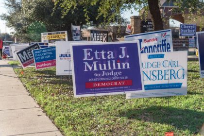 shutterstock_1039327246 yard signs