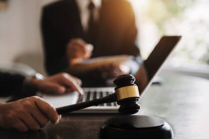 Lawyer,Or,Judge,Consult,Haveing,Team,Meeting,At,Law,Office. HOA mediation attorney