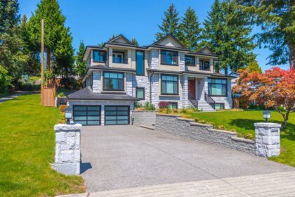 Big,Custom,Made,Luxury,House,With,Nicely,Trimmed,And,Landscaped Homeowners Association Law Firms