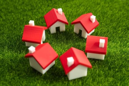 A,Circle,Of,Houses,On,The,Grass.,Community,Of,Homeowners. HOA Lawyer Santa Clara County